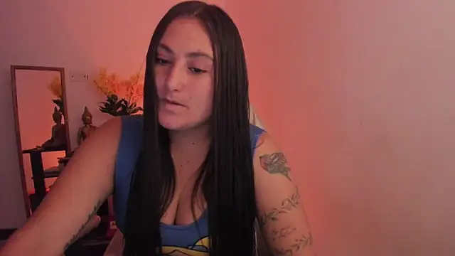 Snapshot of EmaTramel chatting on October 2, 2025, 8:01 pm EmaTramel online show from October 2, 2025, 8:01 pm