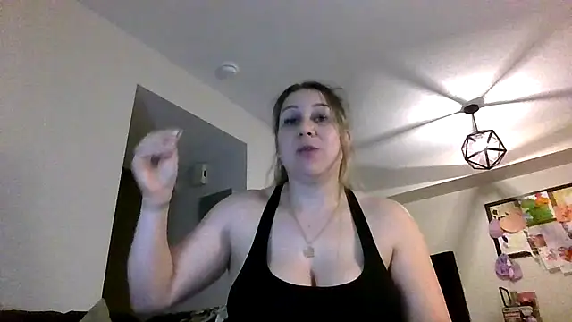 Snapshot of thedevinemama chatting on June 17, 2026, 2:22 am thedevinemama online show from June 17, 2026, 2:22 am