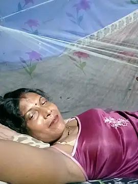 Snapshot of Savita992 chatting on July 7, 2026, 7:28 pm Savita992 online show from July 7, 2026, 7:28 pm