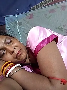 Snapshot of Savita992 chatting on June 1, 2026, 7:52 am Savita992 online show from June 1, 2026, 7:52 am
