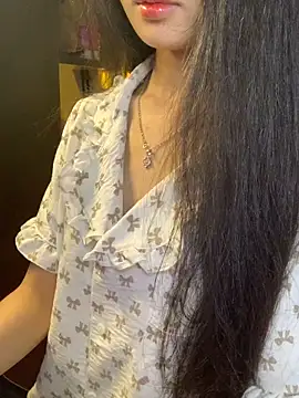 Nhinhi18 online show from April 18, 2026, 3:14 pm