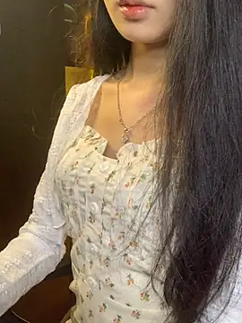 Nhinhi18 online show from April 13, 2026, 2:10 pm