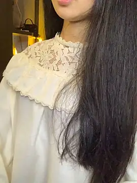 Nhinhi18 online show from March 22, 2026, 4:30 pm