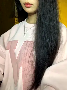 Snapshot of Nhinhi18 chatting on November 17, 2025, 3:05 pm Nhinhi18 online show from November 17, 2025, 3:05 pm