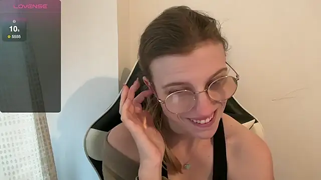 Snapshot of BustyKellyXXX chatting on December 23, 2025, 9:52 am BustyKellyXXX online show from December 23, 2025, 9:52 am