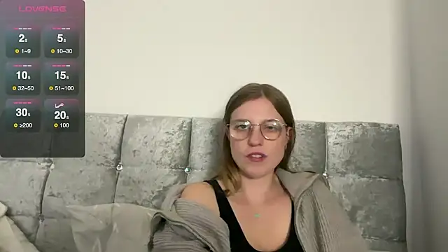 BustyKellyXXX online show from September 28, 2025, 7:10 pm