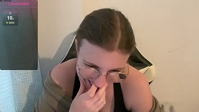 Snapshot of BustyKellyXXX chatting on February 13, 2026, 4:40 pm BustyKellyXXX online show from February 13, 2026, 4:40 pm