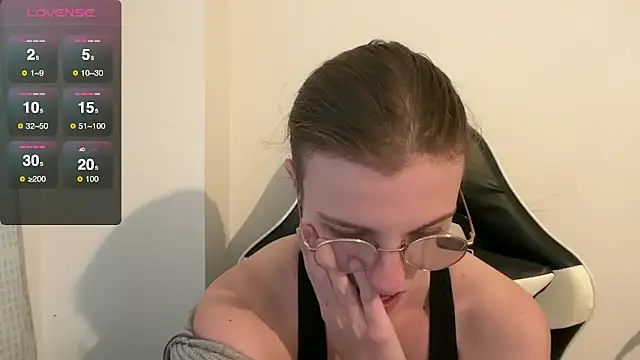 Snapshot of BustyKellyXXX chatting on December 17, 2025, 3:39 pm BustyKellyXXX online show from December 17, 2025, 3:39 pm