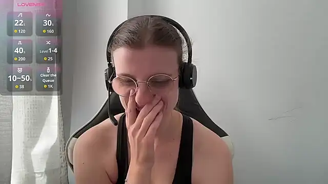 BustyKellyXXX online show from April 6, 2026, 9:43 am