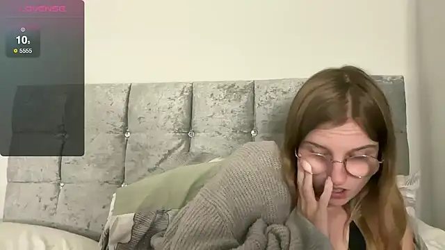 BustyKellyXXX online show from October 9, 2025, 8:42 pm