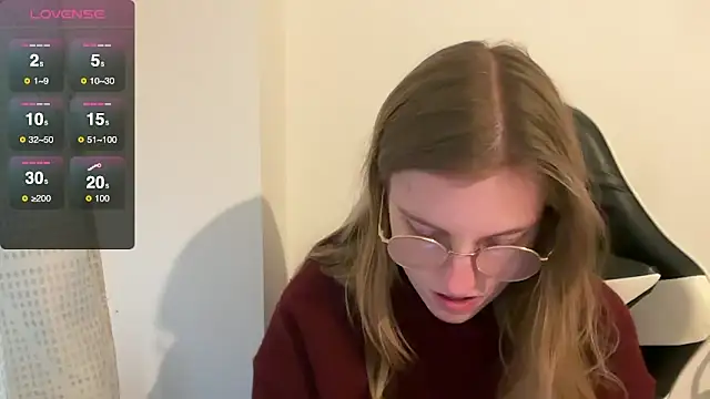 Snapshot of BustyKellyXXX chatting on December 18, 2025, 2:32 pm BustyKellyXXX online show from December 18, 2025, 2:32 pm