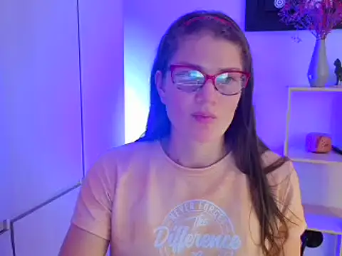 Snapshot of Camila-ventura chatting on November 16, 2025, 8:35 pm Camila-ventura online show from November 16, 2025, 8:35 pm