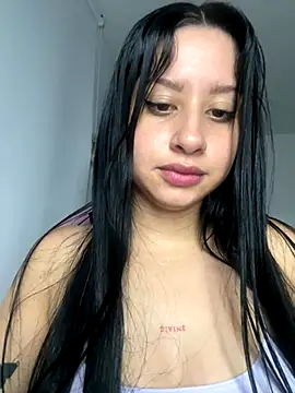 lucy grey25 online show from November 28, 2025, 4:07 pm