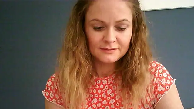 Snapshot of Ginger-bb chatting on November 16, 2025, 12:43 pm Ginger-bb online show from November 16, 2025, 12:43 pm