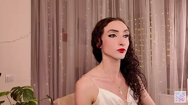 Snapshot of Queen_of_tease chatting on October 10, 2025, 5:36 pm Queen of tease online show from October 10, 2025, 5:36 pm