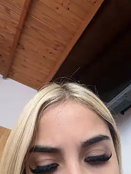 Babylovetiernax online show from April 10, 2026, 3:52 pm