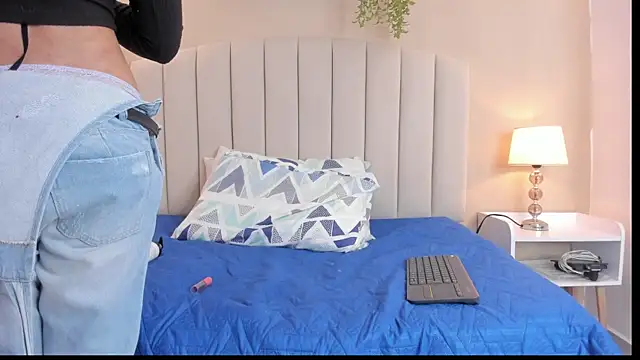 Rachel Donnelly online show from December 5, 2025, 4:33 am