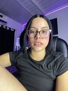 lesly cutee online show from April 14, 2026, 3:33 am