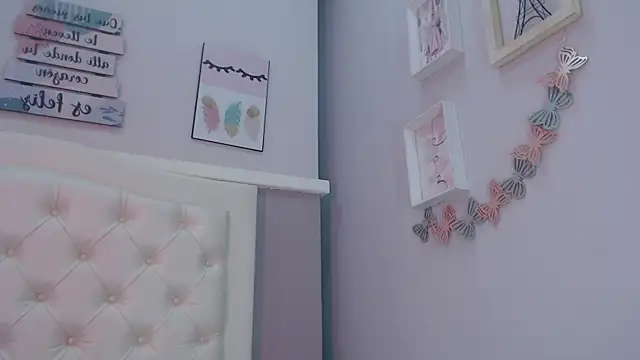 Snapshot of pocahontamoon chatting on September 24, 2025, 1:17 pm pocahontamoon online show from September 24, 2025, 1:17 pm