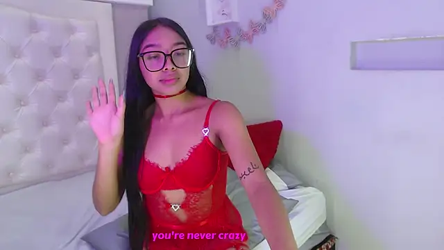 Snapshot of pocahontamoon chatting on October 16, 2025, 2:47 pm pocahontamoon online show from October 16, 2025, 2:47 pm