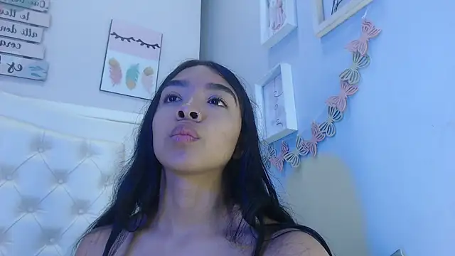 Snapshot of pocahontamoon chatting on September 19, 2025, 1:04 pm pocahontamoon online show from September 19, 2025, 1:04 pm