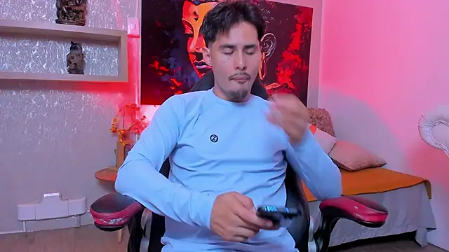 loghan fox online show from October 7, 2025, 3:40 am