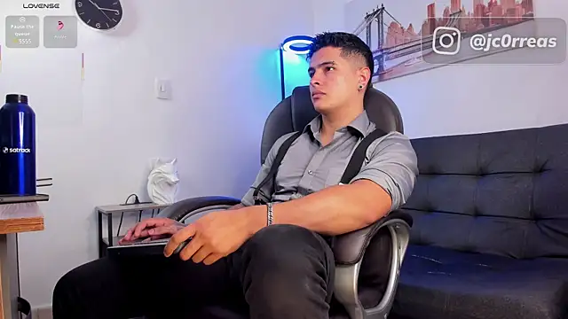 Snapshot of _Juanes chatting on November 18, 2025, 9:29 pm Juanes online show from November 18, 2025, 9:29 pm