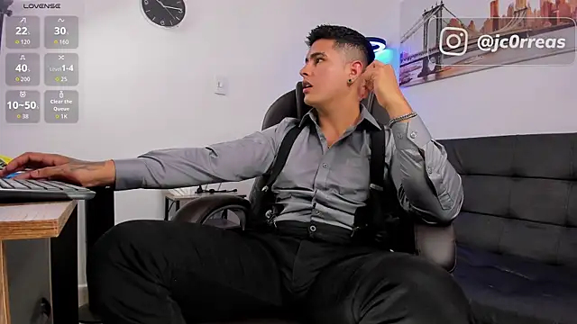 Snapshot of _Juanes chatting on October 21, 2025, 9:14 pm Juanes online show from October 21, 2025, 9:14 pm