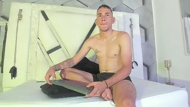 PeterBowel online show from September 19, 2025, 2:48 am