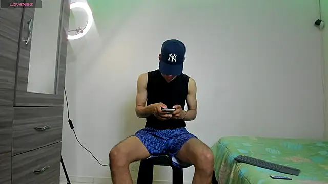 Snapshot of kenan_2601 chatting on October 25, 2025, 10:32 pm kenan 2601 online show from October 25, 2025, 10:32 pm