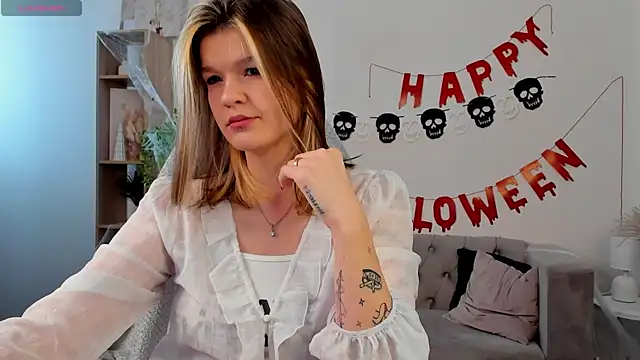 Kati Li online show from November 3, 2025, 10:19 am