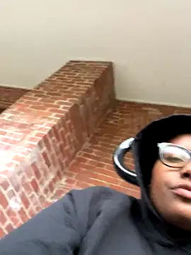 Tu GataLinda online show from September 24, 2025, 8:59 pm