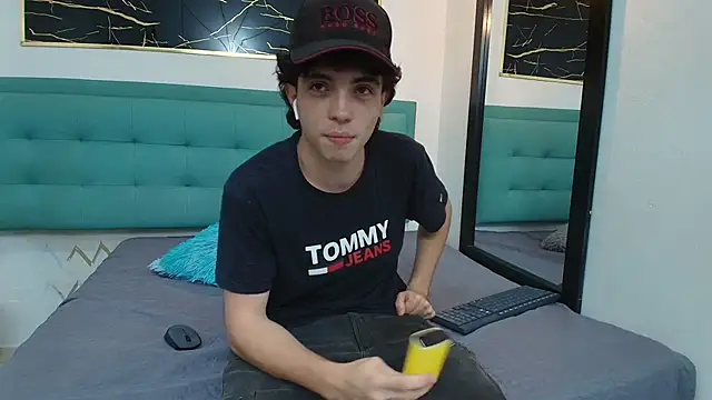 dia fax18 online show from October 20, 2025, 7:58 pm