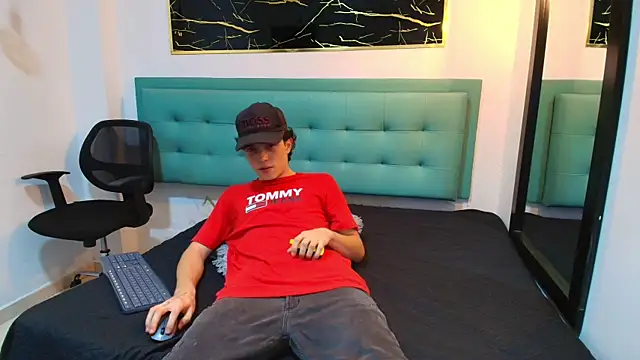 dia fax18 online show from October 18, 2025, 7:38 pm