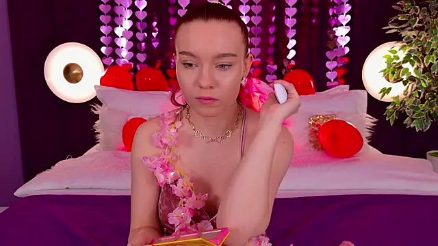 NoraHaynes online show from February 15, 2026, 3:07 am