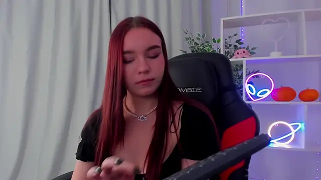 NoraHaynes online show from October 21, 2025, 3:17 am