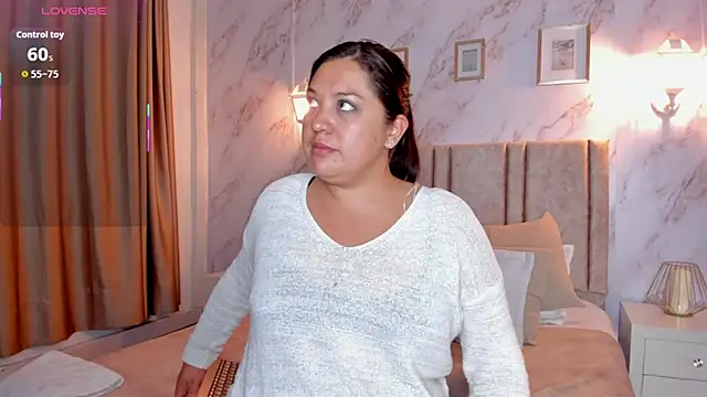 Snapshot of Paula_And chatting on September 21, 2025, 11:59 am Paula And online show from September 21, 2025, 11:59 am