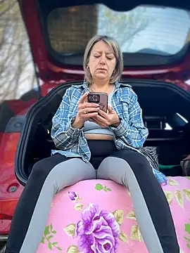 Milena-MilfaXXX online show from April 12, 2026, 2:04 am