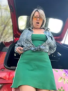 Milena-MilfaXXX online show from April 15, 2026, 4:18 am