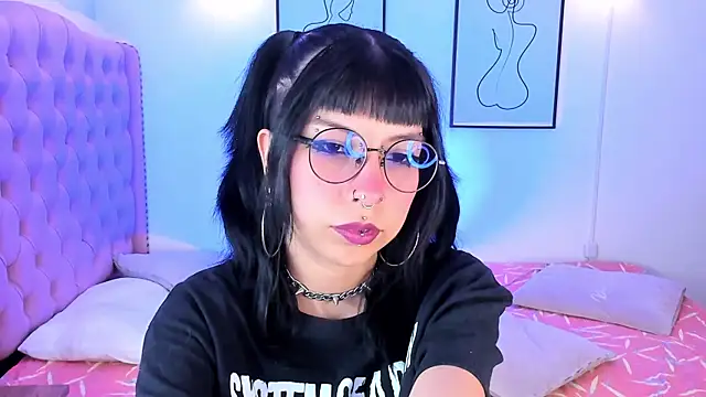 Rose 72 online show from September 23, 2025, 7:21 pm