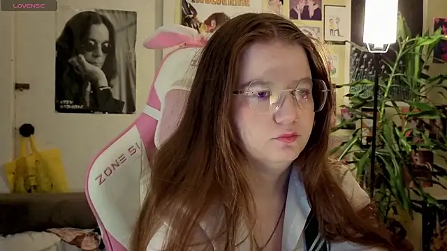 Sienna-Cow online show from October 24, 2025, 12:59 pm