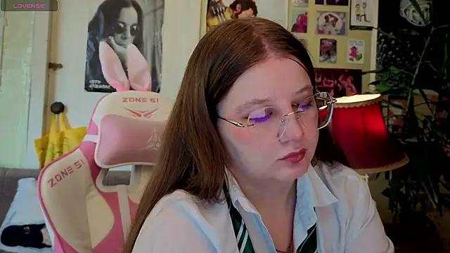 Sienna-Cow online show from October 7, 2025, 10:05 am