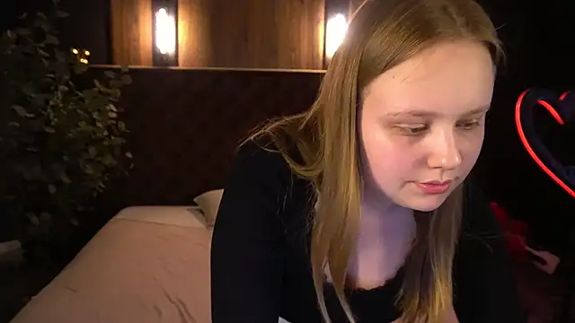 Snapshot of CrystallPaws chatting on May 12, 2026, 5:37 am CrystallPaws online show from May 12, 2026, 5:37 am