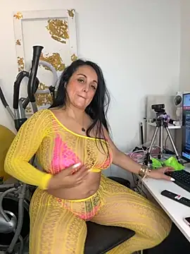 hotadhara01 online show from September 20, 2025, 3:44 am