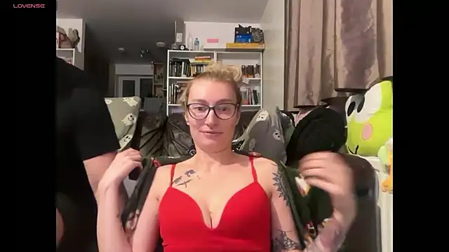 Snapshot of harleyblair chatting on November 24, 2025, 11:16 pm harleyblair online show from November 24, 2025, 11:16 pm