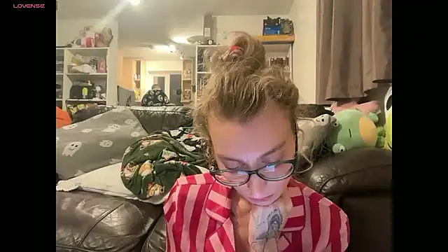 Snapshot of harleyblair chatting on November 25, 2025, 11:16 pm harleyblair online show from November 25, 2025, 11:16 pm