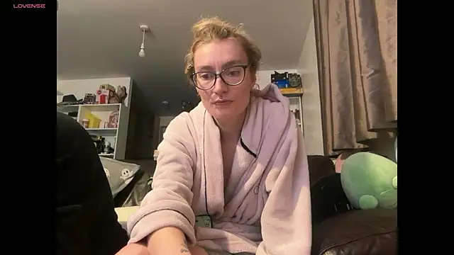 Snapshot of harleyblair chatting on December 15, 2025, 11:20 pm harleyblair online show from December 15, 2025, 11:20 pm