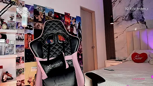 Snapshot of soy_kylebrown chatting on October 29, 2025, 3:11 pm soy kylebrown online show from October 29, 2025, 3:11 pm