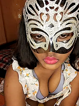 Snapshot of RAYI_Queen_7 chatting on October 31, 2025, 6:37 pm RAYI Queen 7 online show from October 31, 2025, 6:37 pm