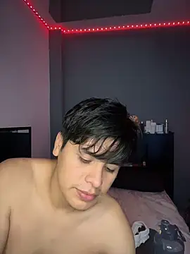 Kailertwink online show from March 13, 2026, 4:17 am